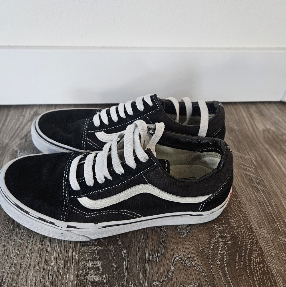 Van's Old Skool Black Suede Sneaker. Size 6.5